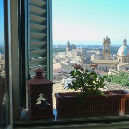 Casa Tipica Siciliana Patronale Home Bedandbreakfast Tremetrisoprailcielo Camere Con Vista, Colazione Interna In Terrazzo Panoramico Caltagirone Εξωτερικό φωτογραφία