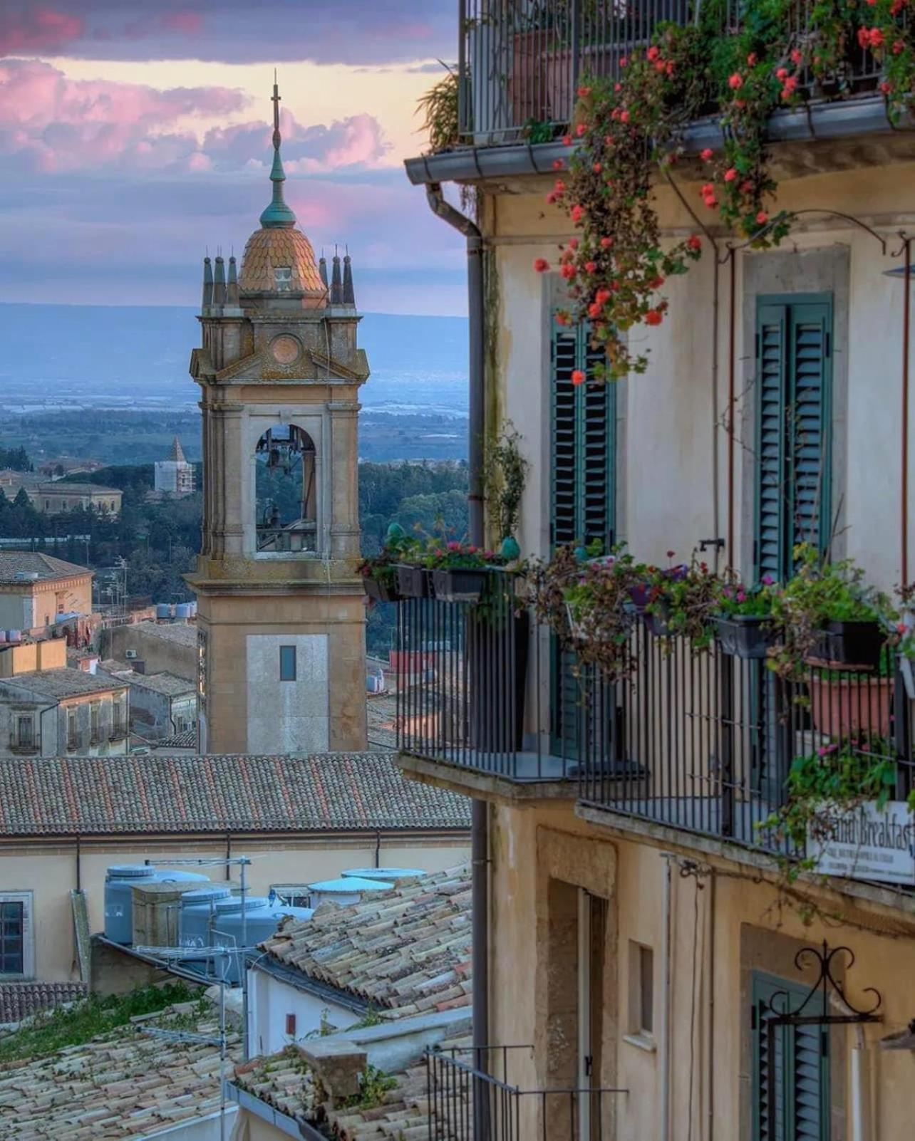 Casa Tipica Siciliana Patronale Home Bedandbreakfast Tremetrisoprailcielo Camere Con Vista, Colazione Interna In Terrazzo Panoramico Caltagirone Εξωτερικό φωτογραφία