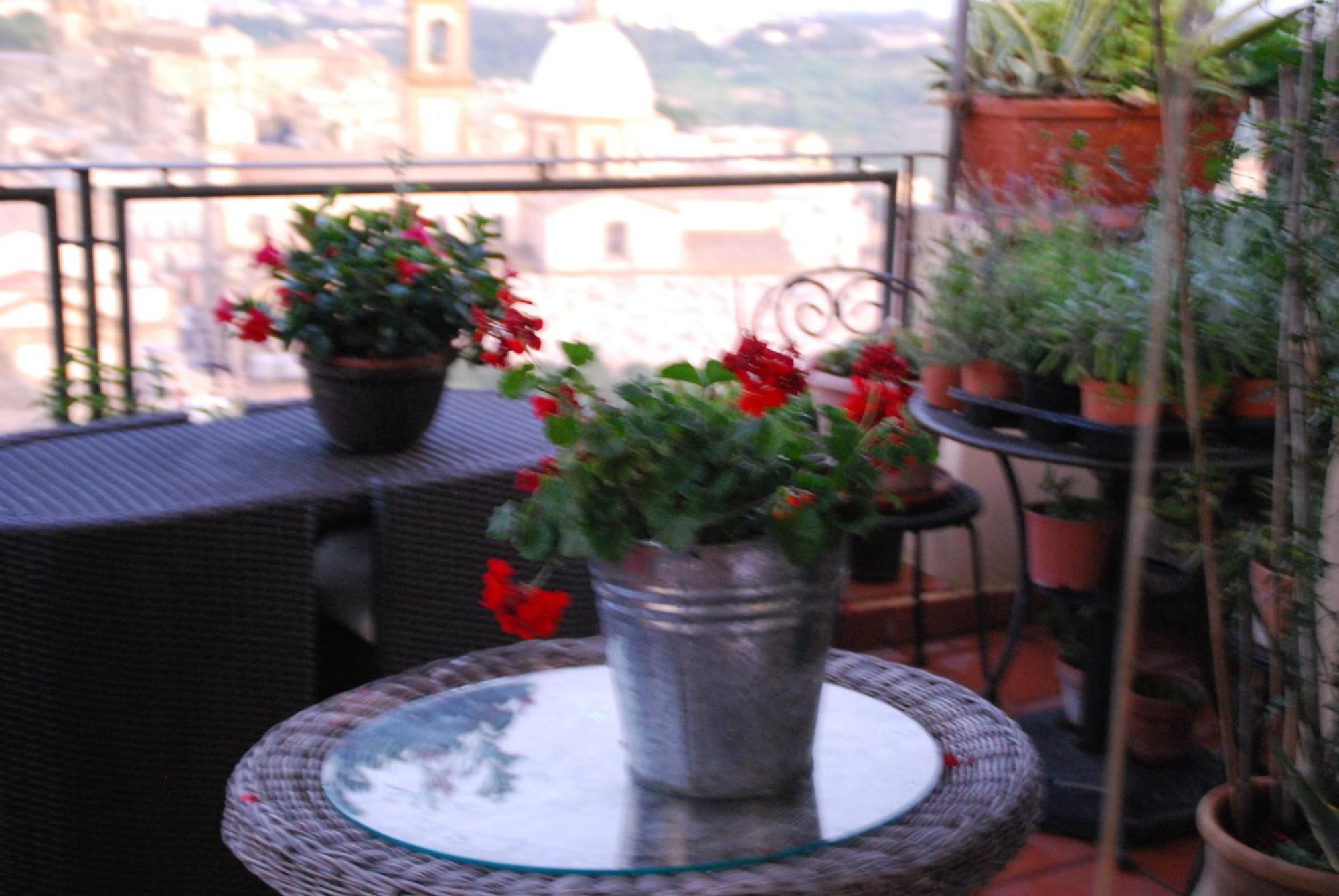 Casa Tipica Siciliana Patronale Home Bedandbreakfast Tremetrisoprailcielo Camere Con Vista, Colazione Interna In Terrazzo Panoramico Caltagirone Εξωτερικό φωτογραφία