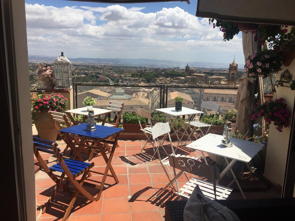 Casa Tipica Siciliana Patronale Home Bedandbreakfast Tremetrisoprailcielo Camere Con Vista, Colazione Interna In Terrazzo Panoramico Caltagirone Εξωτερικό φωτογραφία