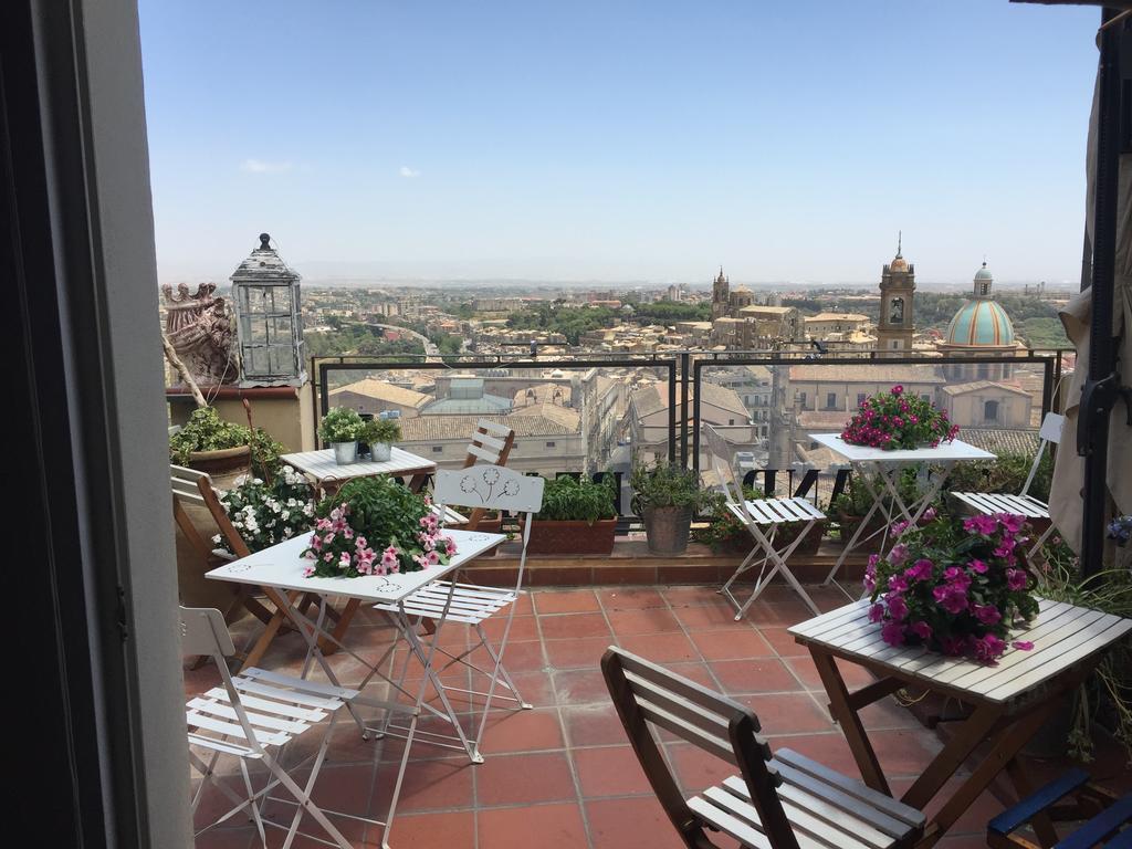 Casa Tipica Siciliana Patronale Home Bedandbreakfast Tremetrisoprailcielo Camere Con Vista, Colazione Interna In Terrazzo Panoramico Caltagirone Εξωτερικό φωτογραφία