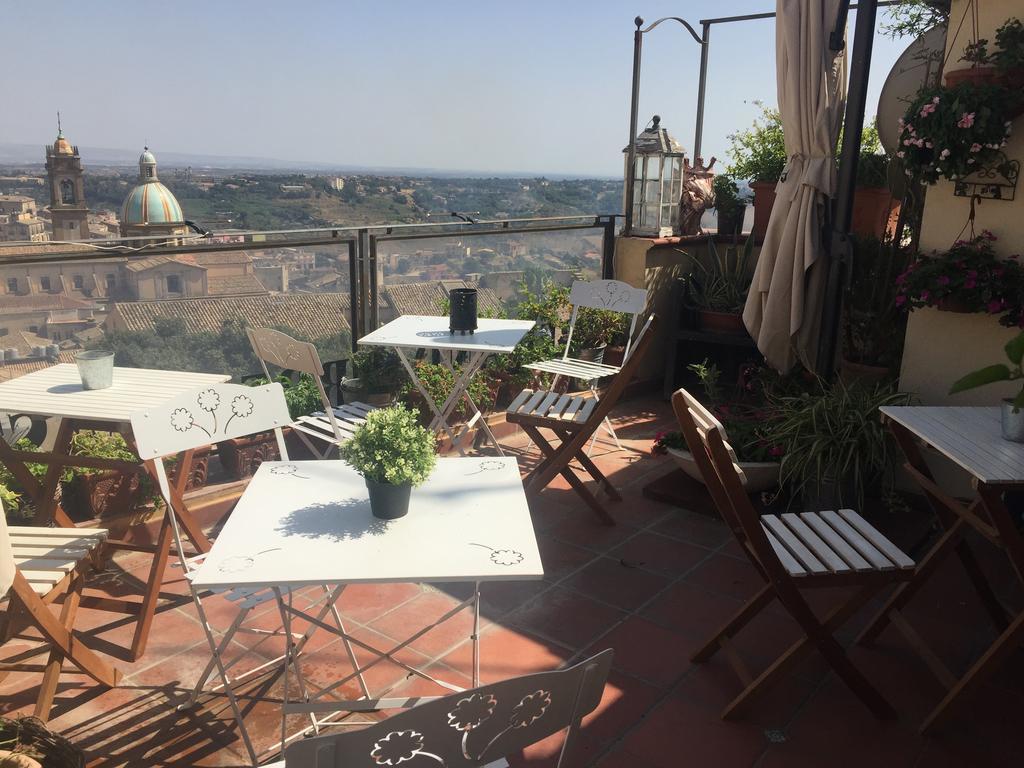 Casa Tipica Siciliana Patronale Home Bedandbreakfast Tremetrisoprailcielo Camere Con Vista, Colazione Interna In Terrazzo Panoramico Caltagirone Εξωτερικό φωτογραφία