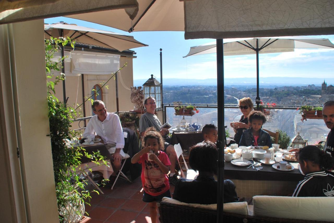 Casa Tipica Siciliana Patronale Home Bedandbreakfast Tremetrisoprailcielo Camere Con Vista, Colazione Interna In Terrazzo Panoramico Caltagirone Εξωτερικό φωτογραφία