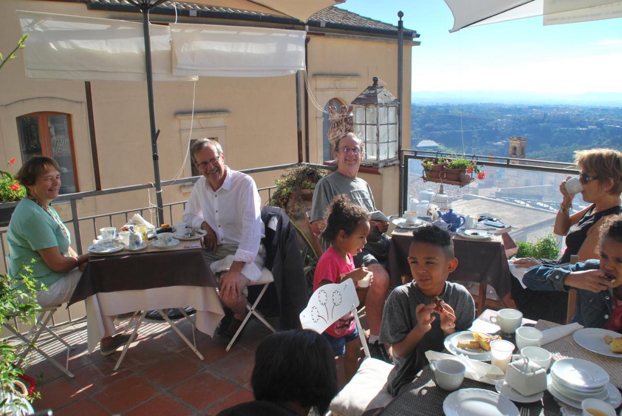 Casa Tipica Siciliana Patronale Home Bedandbreakfast Tremetrisoprailcielo Camere Con Vista, Colazione Interna In Terrazzo Panoramico Caltagirone Εξωτερικό φωτογραφία