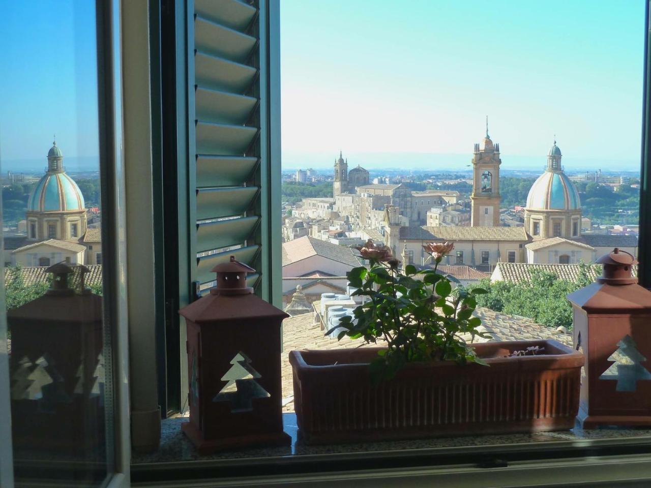 Casa Tipica Siciliana Patronale Home Bedandbreakfast Tremetrisoprailcielo Camere Con Vista, Colazione Interna In Terrazzo Panoramico Caltagirone Εξωτερικό φωτογραφία