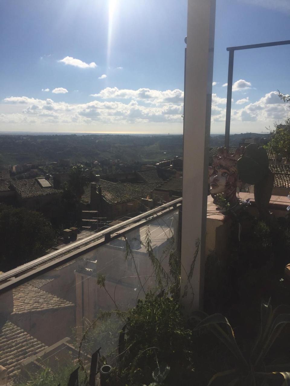 Casa Tipica Siciliana Patronale Home Bedandbreakfast Tremetrisoprailcielo Camere Con Vista, Colazione Interna In Terrazzo Panoramico Caltagirone Εξωτερικό φωτογραφία