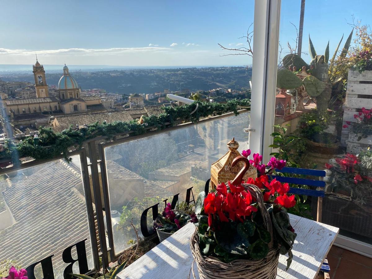 Casa Tipica Siciliana Patronale Home Bedandbreakfast Tremetrisoprailcielo Camere Con Vista, Colazione Interna In Terrazzo Panoramico Caltagirone Εξωτερικό φωτογραφία