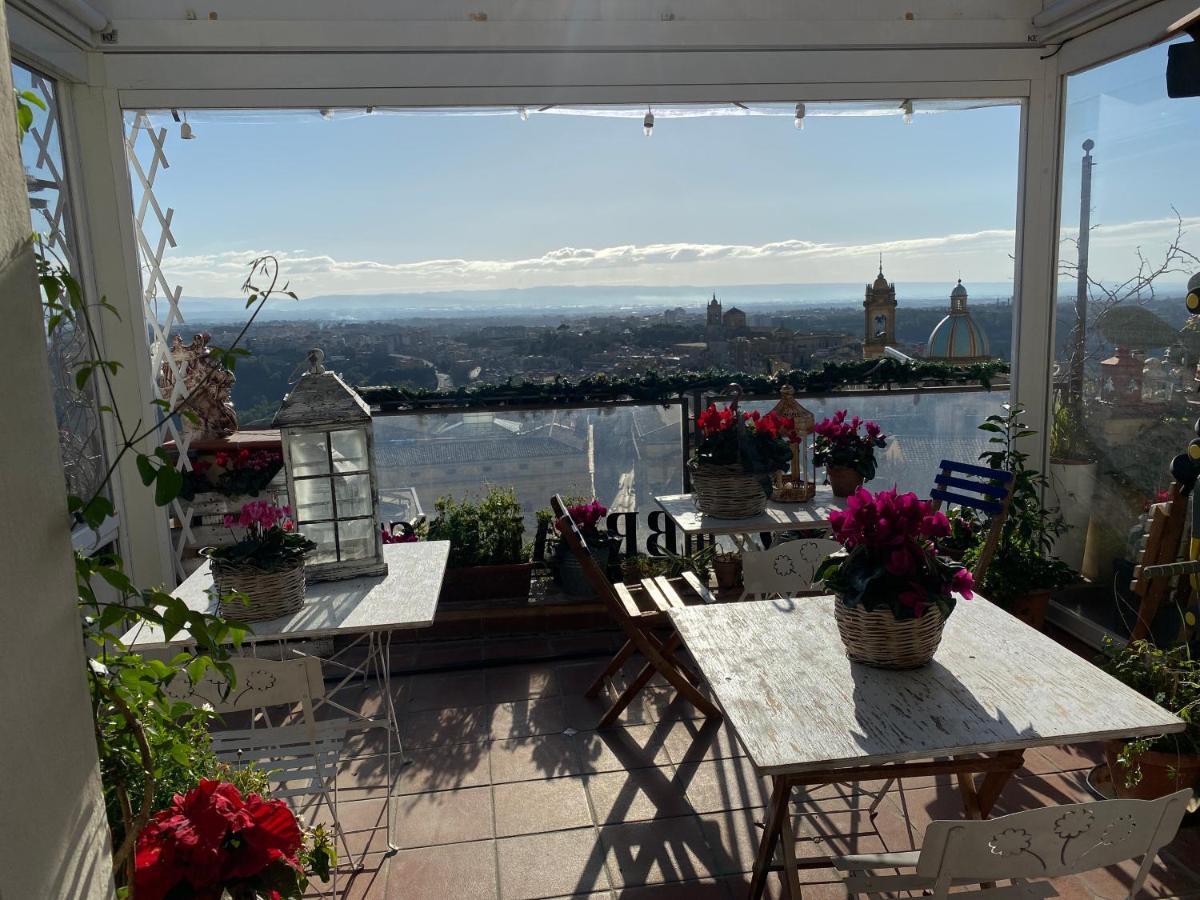 Casa Tipica Siciliana Patronale Home Bedandbreakfast Tremetrisoprailcielo Camere Con Vista, Colazione Interna In Terrazzo Panoramico Caltagirone Εξωτερικό φωτογραφία